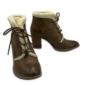 Restricted Women's Brown Ankle Boots With Sherpa Fur Trim Size US 8.5